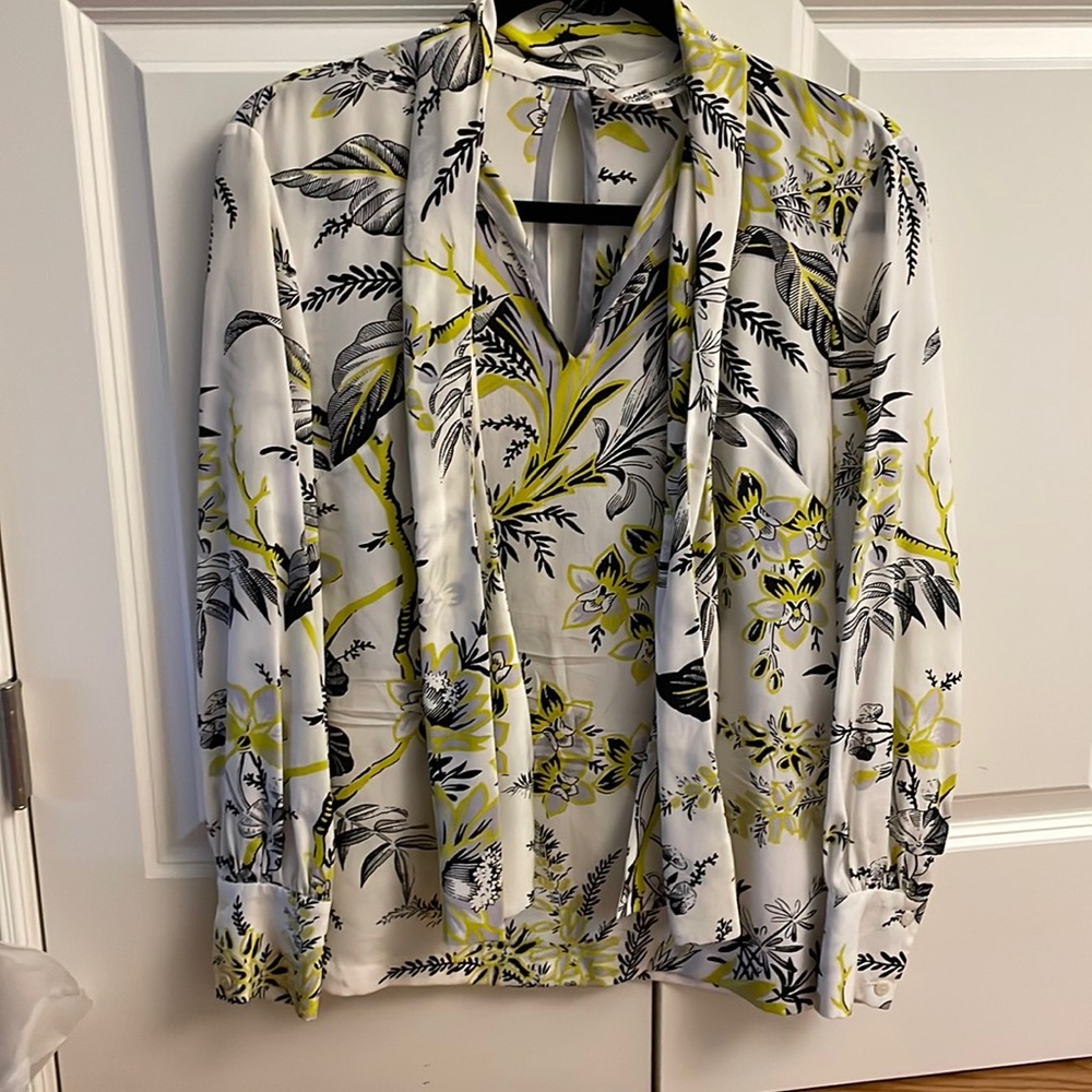 DIANE VON FURSTENBERG Printed silk top size 2